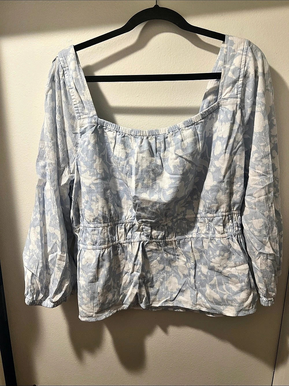 Blouse Floral Long Sleeve Blue & White Like New